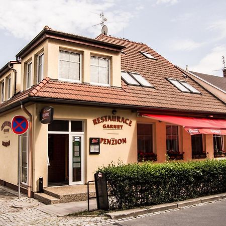 אולומוץ Restaurace A Penzion Garnet מראה חיצוני תמונה
